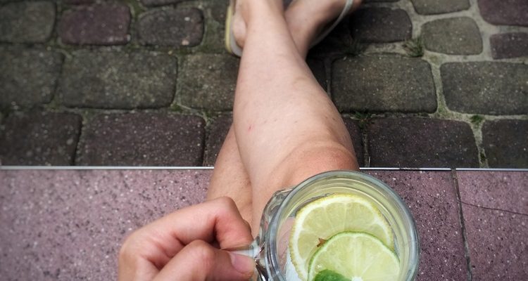 5 sposobów jak pić więcej wody